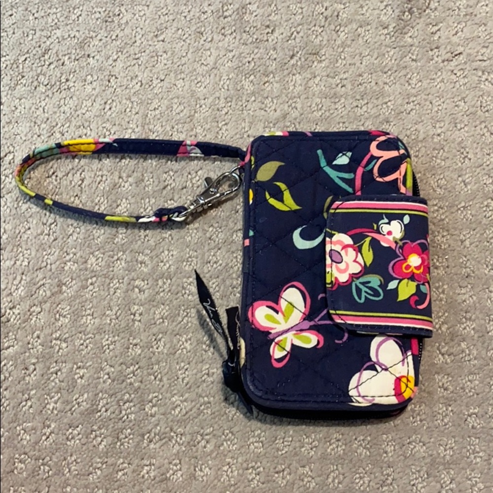 VERA BRADLEY wristlet all in one style